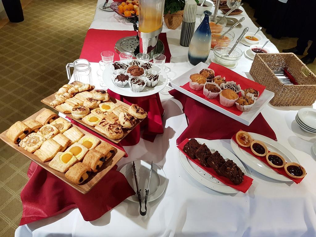 Vr Takapuna Auckland Exterior foto A selection of afternoon tea items